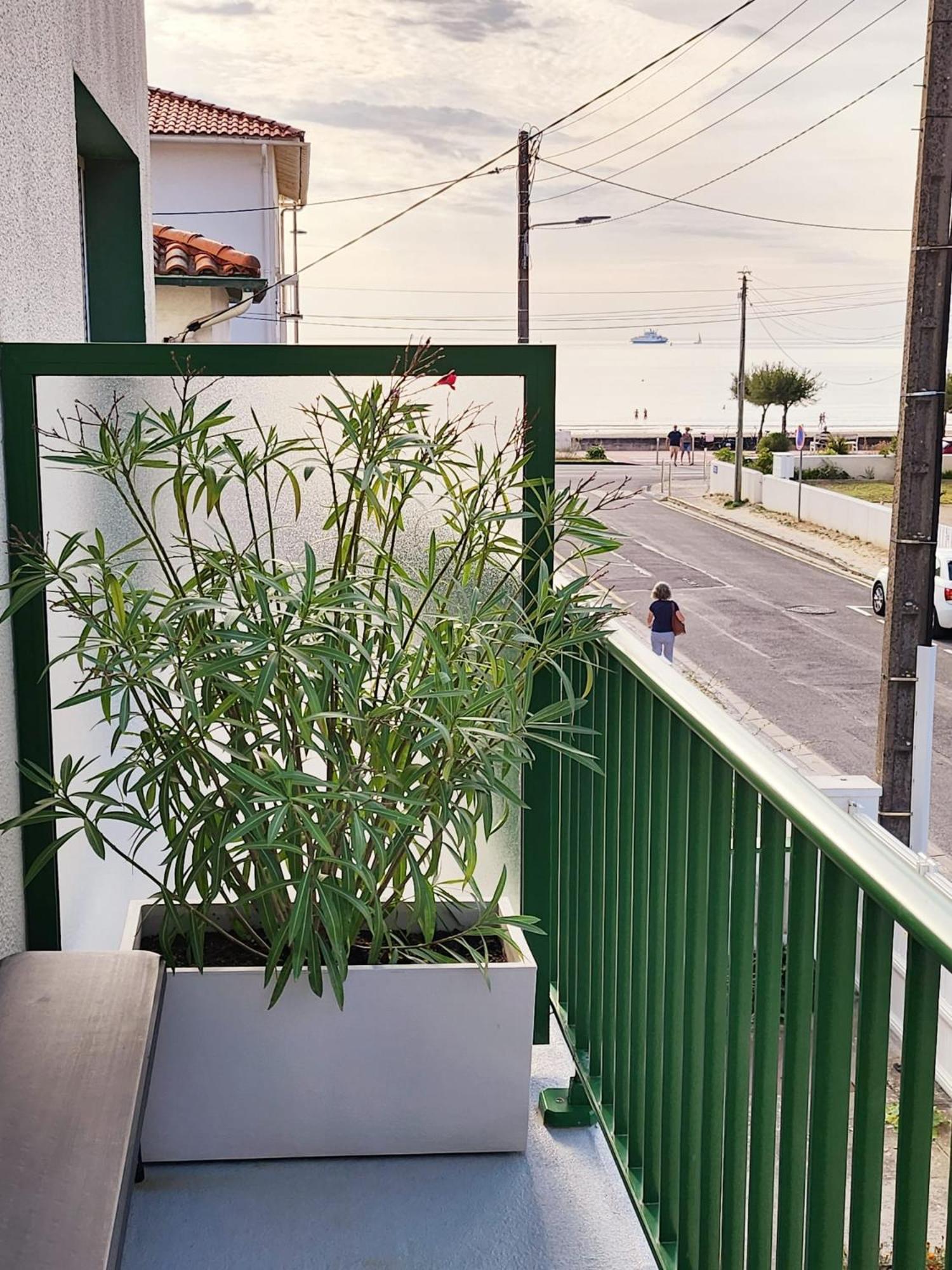 Appartement Vue Mer 생죠지드디돈느 외부 사진